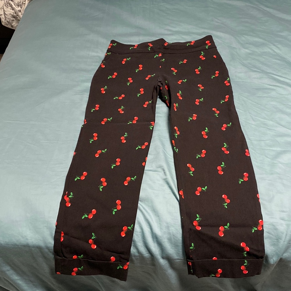 Cropped dress pant from New York & Company. Size S.